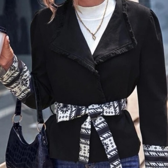 ❗️SOLD❗️🖤 Aztec Print Black Belted Slightly Puffed Sleeve Jacket - Picture 2 of 8